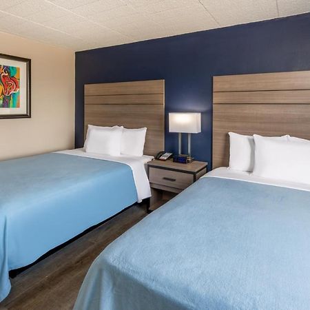 Hotel Baymont By Wyndham Laredo Exterior foto
