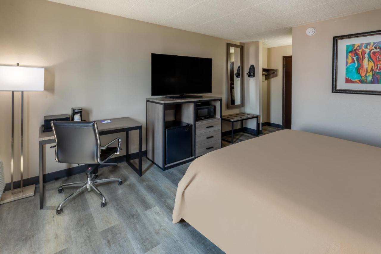 Hotel Baymont By Wyndham Laredo Exterior foto