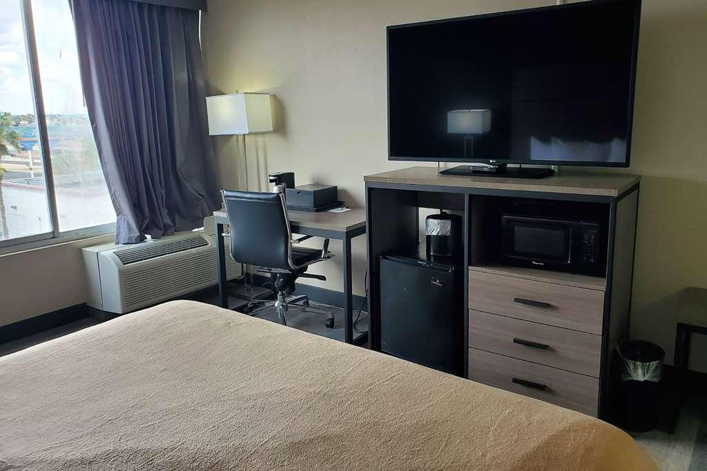 Hotel Baymont By Wyndham Laredo Zimmer foto
