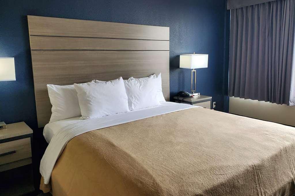 Hotel Baymont By Wyndham Laredo Zimmer foto